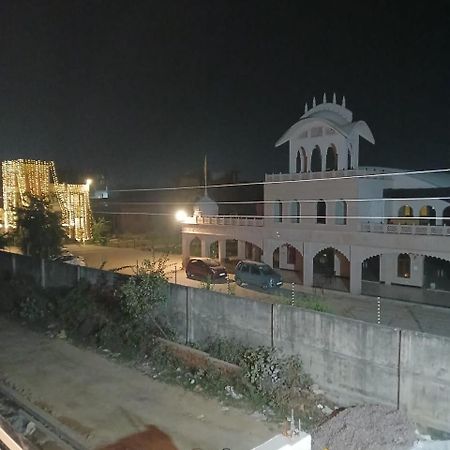 Hotel Jaipur In, Jatipura Parikrama Marg Near Mukharvind Temple Govardhan エクステリア 写真
