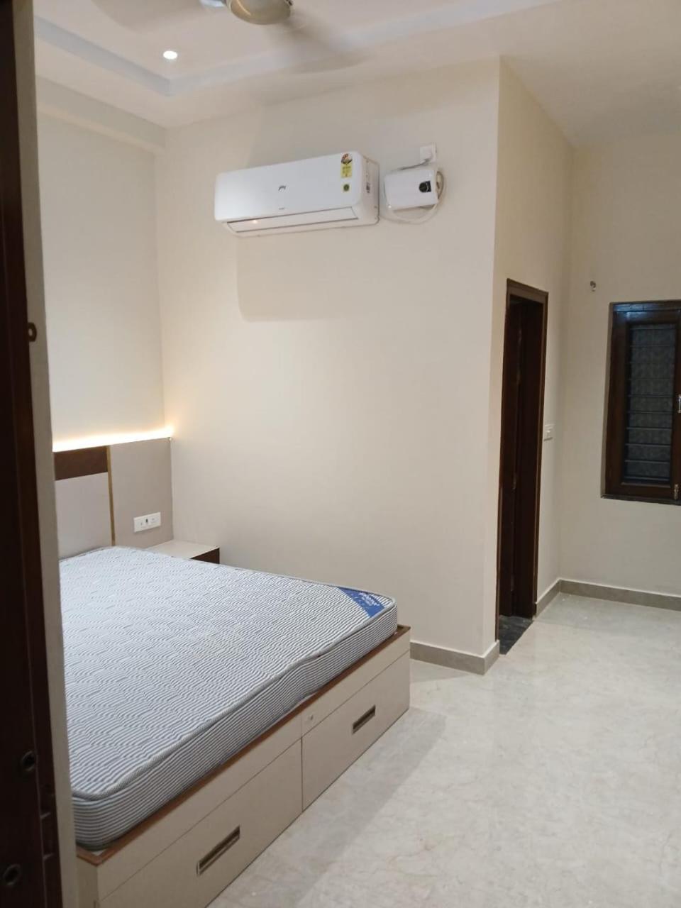 Hotel Jaipur In, Jatipura Parikrama Marg Near Mukharvind Temple Govardhan エクステリア 写真